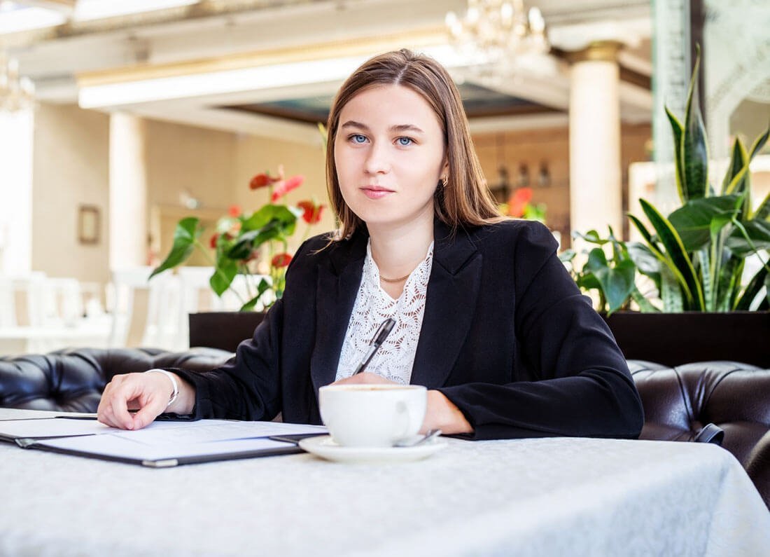 Business Consultant 1 1